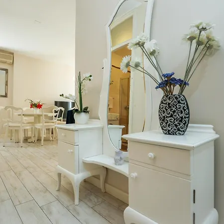 Vivien 2 Bedroom