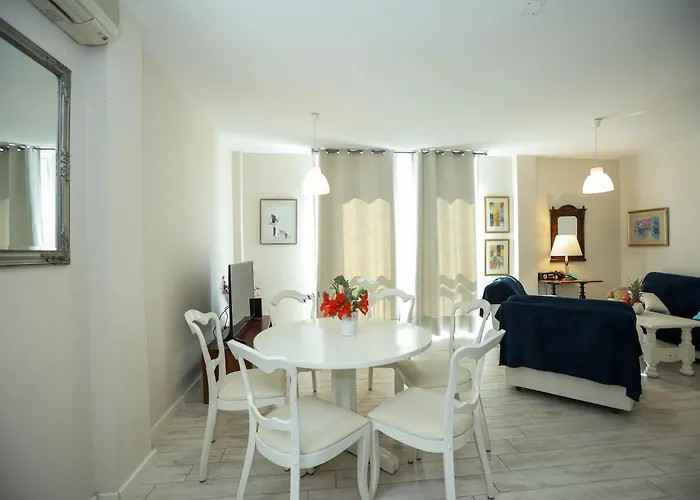 Vivien 2 Bedroom Apartment *